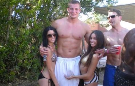 rob gronkowski says he trains hard to get chicks complex