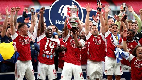 arsenal lift fa cup  beating chelsea   captain dropping  trophy uk news