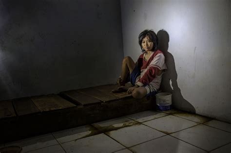 shocking photos of indonesia s mentally ill patients show people forgotten by the society