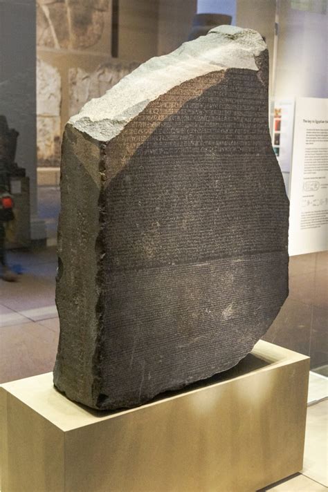duecento anni dalla decifrazione della stele  rosetta med