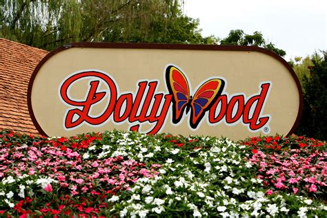 dollywood theme park pigeon forge convention center