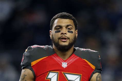 mike evans wins  pair  awards bucs nation