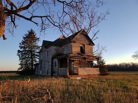 abandoned farmhouse   northern michigan