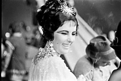 Elizabeth Taylor On Set Of Cleopatra 1963 Elizabeth