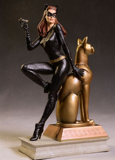 review and photos of 1966 catwoman julie newmar statue by