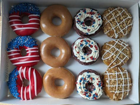 Review Krispy Kreme 2023 Fourth Of July Donuts Stars And Stripes