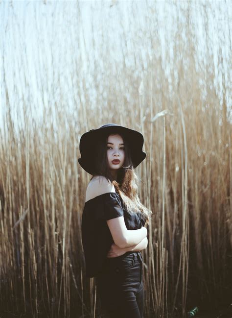 Best 100 Lady Pictures Download Free Images On Unsplash Witchy