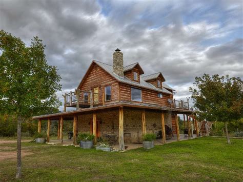 gorgeous texas cabins  stay    fall trips