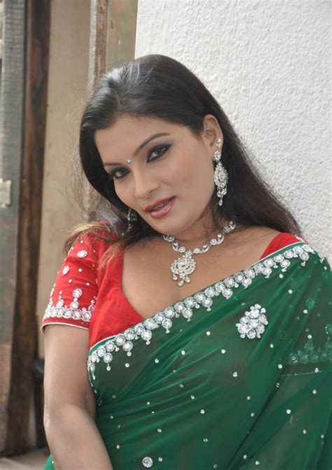 tamil actress hd wallpapers tamil actress kumtaj latest