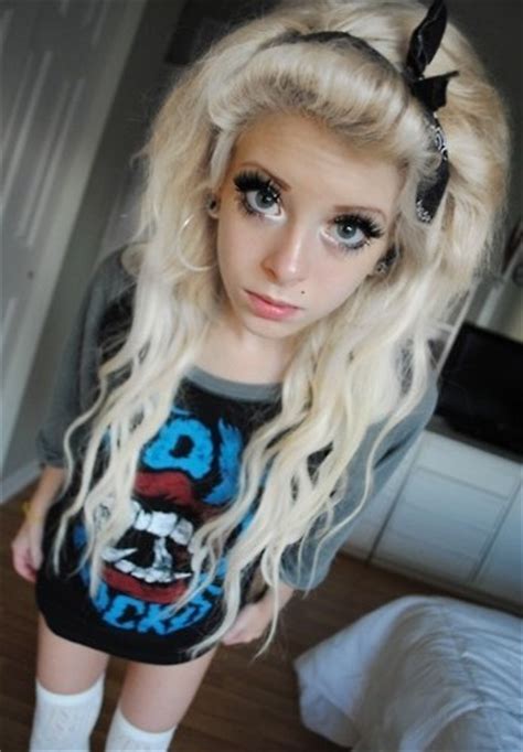 i am in love with her hair so much ermergerd ~ pin up scene girl make up hair and outfits