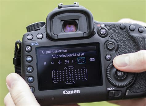 master  camera controlling autofocus   canon eos  mark iii amateur photographer
