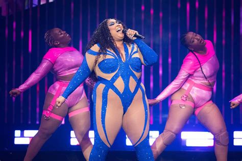 lizzo unveils trailer  hbo documentary love lizzo
