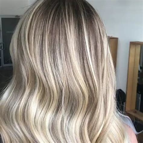 💃what do you think of the ash blonde highlight bleach blonde hair 😎