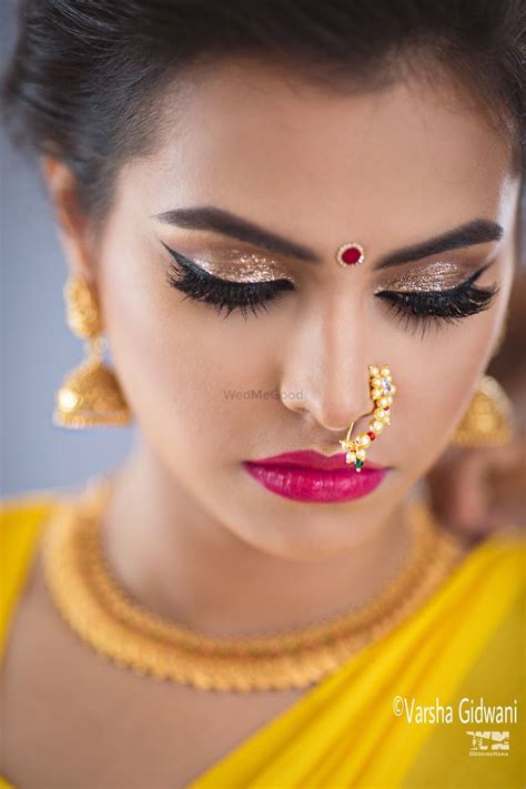 marathi bride makeup with shimmery eyes and bright pink lips