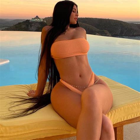 Kylie Jenner Flaunts Her Figure In Tiny Bikini During