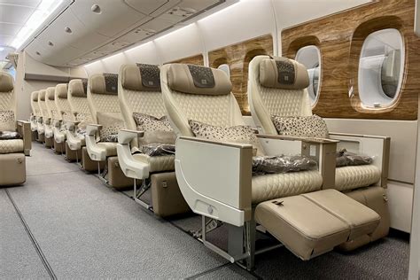 review emirates  premium economy cabin   airbus   points guy