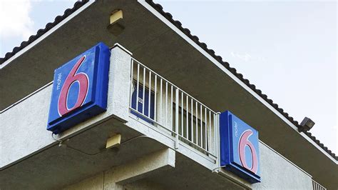 motel  agrees  pay millions  giving guest lists  immigration