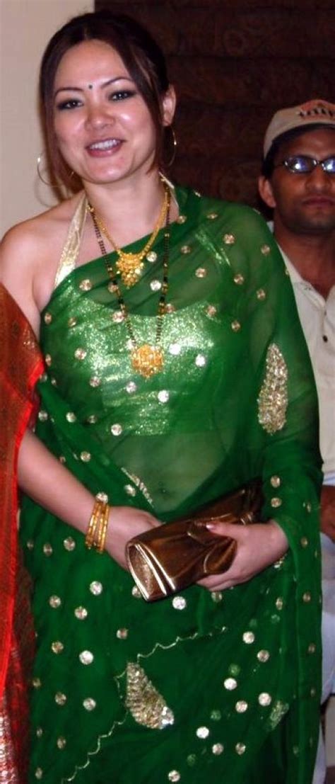 hot ur sexy girls blouseless saree photos of indian girls