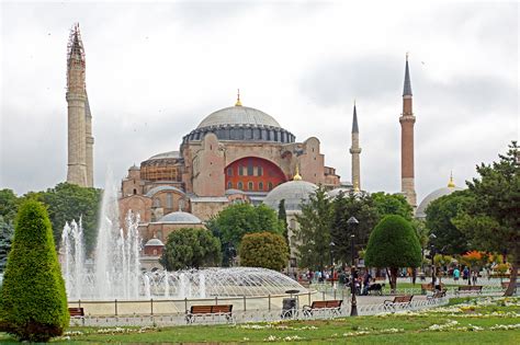 Mosques In Istanbul The Biggest Urban Area In Europe