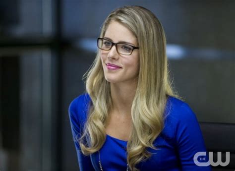 emily bett rickards la rubita de arrow desnuda worldofap