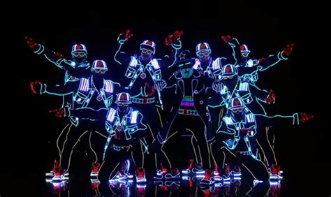 amazing human light show wows  crowd  americas  talent