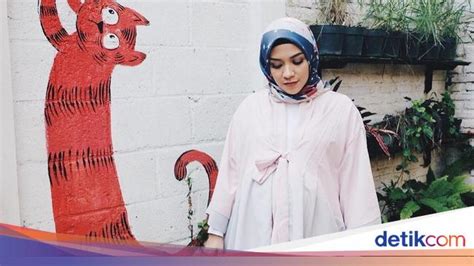 Foto Inspirasi Hijab Dari 6 Selebriti Indonesia Yang Sedang Hamil