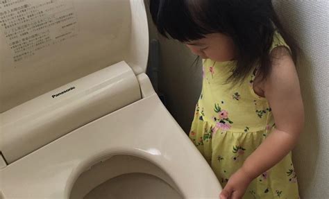 娘の初めてトイレでおしっこした記念日｜サミー パパ3年生