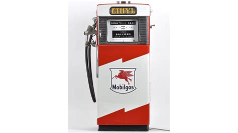 wayne 500 mobilgas ethyl gas pump 30x59x19 at the road art auction 2015