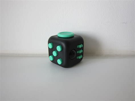 fidget cube  vinyl desk toy blog lesterchannet