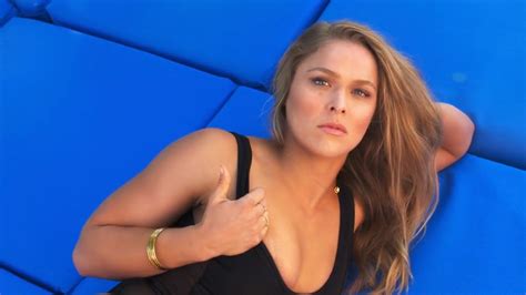 ronda rousey nue dans sports illustrated swimsuit 2015