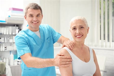 9 benefits of shoulder massage therapy for the elderly