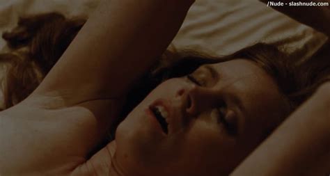 amy adams topless flash reveals breasts in american hustle photo 7 nude