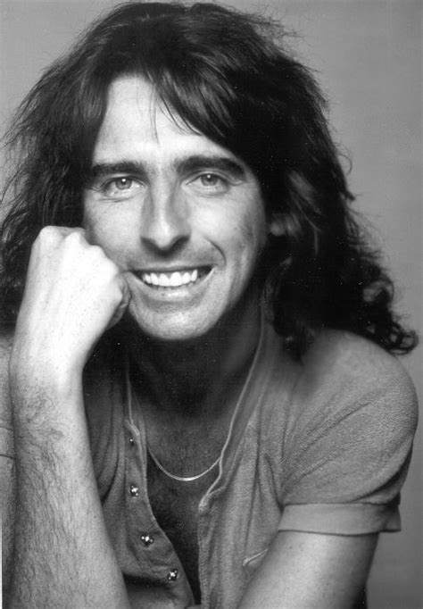 alice cooper bio music credits awards and streaming links on allmusic pioneers of heavy rock