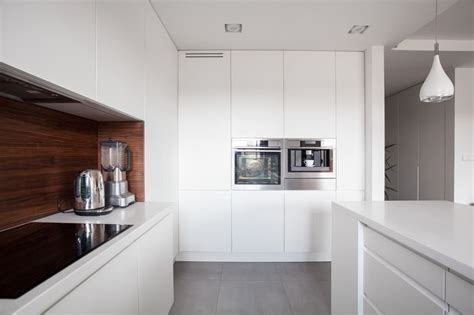 Se nell'arredare la cucina si sfrutta spesso il sotto finestra, nel soggiorno, . 8 idee su come posizionare forno e microonde in cucina | Archisio