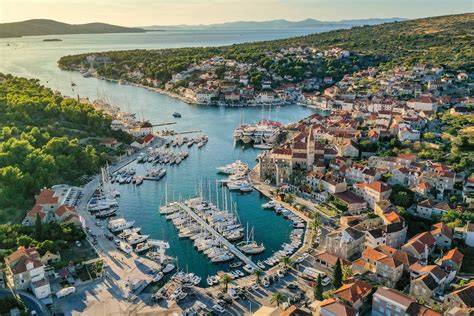 milna destination guide sail croatia