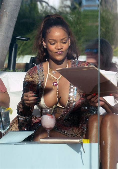 Rihanna Sexy 24 Photos Thefappening