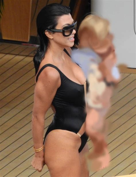 Kourtney Kardashian Sexy 16 Photos Thefappening