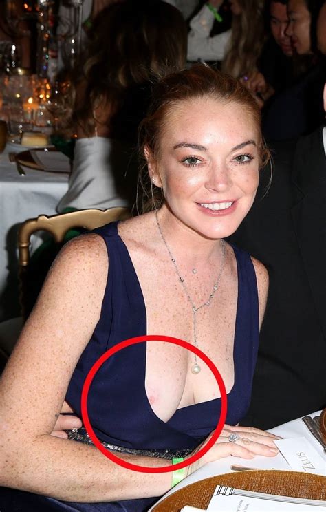 Ops Lindsay Lohan Fica Com O Seio De Fora Em Festa Fotos R7