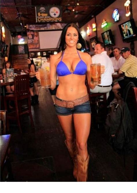 Hot Waitresses From The Old World Still Remmber 16 Pictures Funny