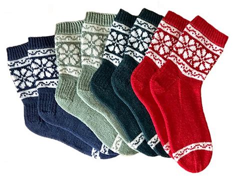 ravelry wenche s x mas socks 2023 wenches julesokker 2023 pattern by