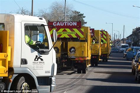 highways worker john kelly given send off by mobile traffic sign as trucks join funeral cortege