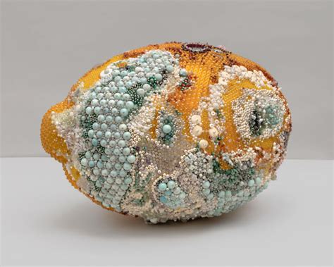 des sculptures de fruits moisis en pierres precieuses par kathleen ryan