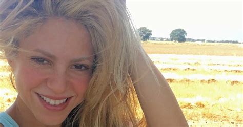 Shakira S Selfie At The Hair Salon July 2016 Popsugar Latina