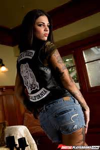 tattooed chick is posing almost naked photos bonnie rotten seth