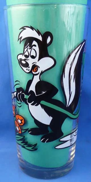 1976 Warner Bros Looney Tunes Pepsi Glass Daffy Duck Pepe Le Pew