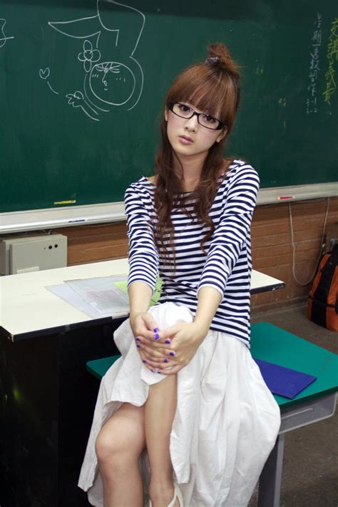 Hot Asian Girls Wearing Glasses 14 Pics Justglamgirls