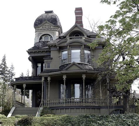 gothic revival victorian houses images  pinterest