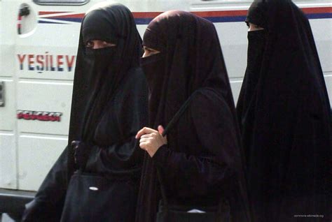 Is Face Veil Niqab Compulsory About Islam