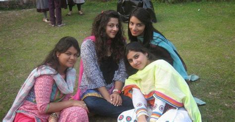 local pakistani desi hot girls in group pictures beautiful desi sexy