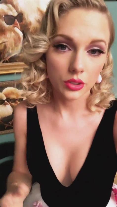 Taylor Swift Sexy Lips And Cleavage In Selfie Video Snap Celeblr